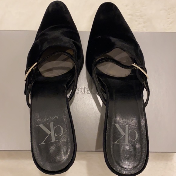 Calvin Klein black velvet evening shoes - Picture 3 of 7